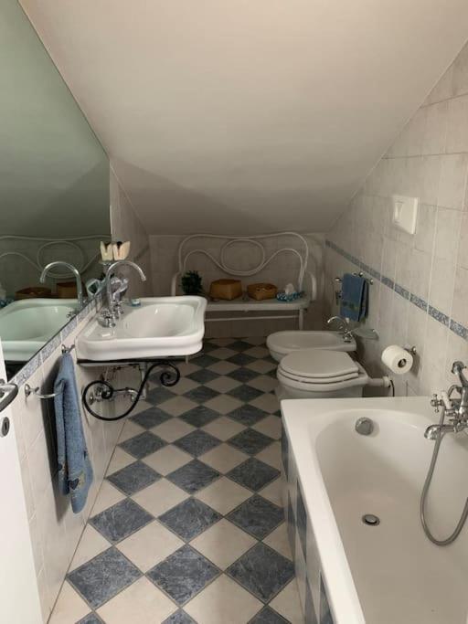 Mansarda Con Vista In Centro A Piacenza Lägenhet Exteriör bild